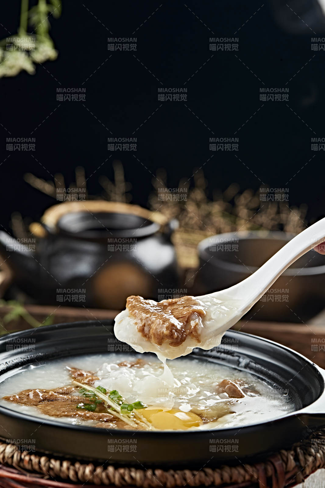 港式茶餐砂鍋牛柳滑蛋粥