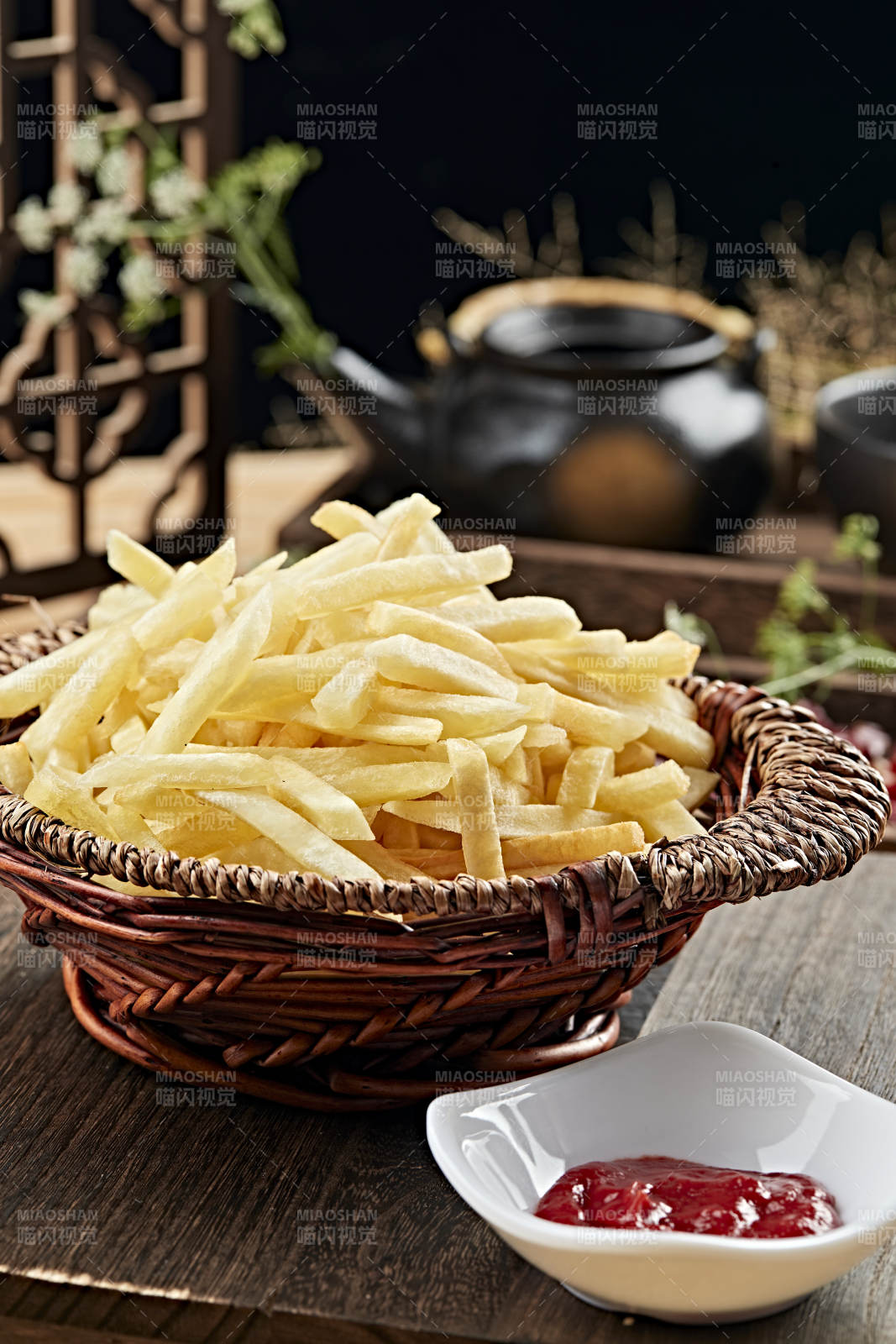 美味炸薯条配番茄酱