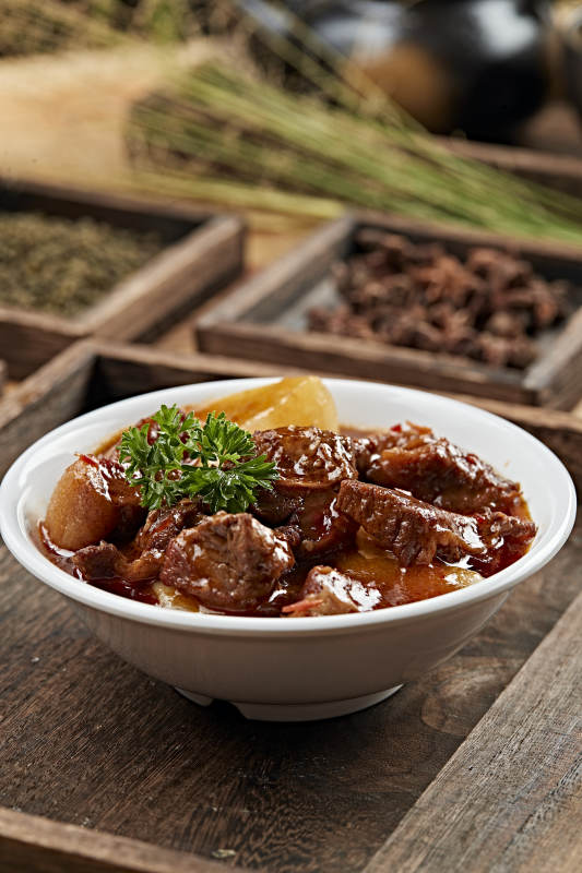 港式茶餐牛腩炖萝卜