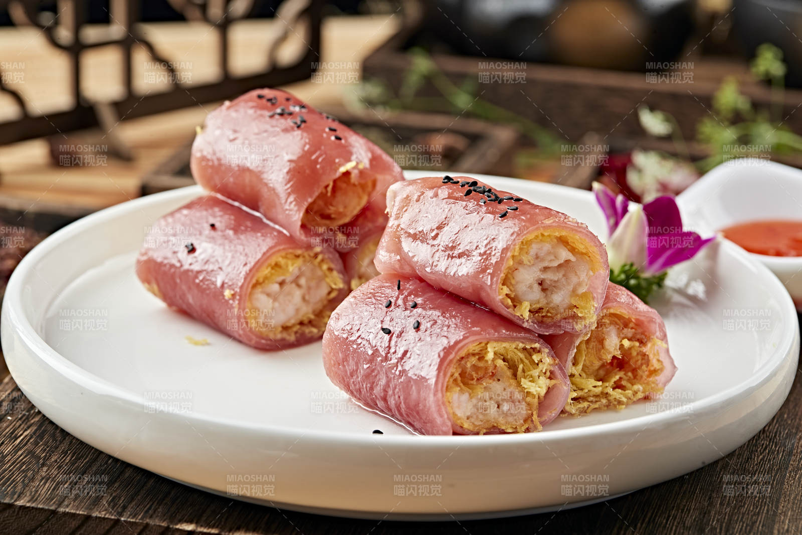 港式茶餐红米皮肠粉炸蛋猪肉卷