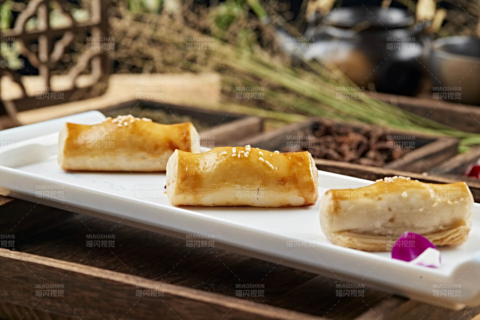港式茶餐烘焙酥皮牛肉卷