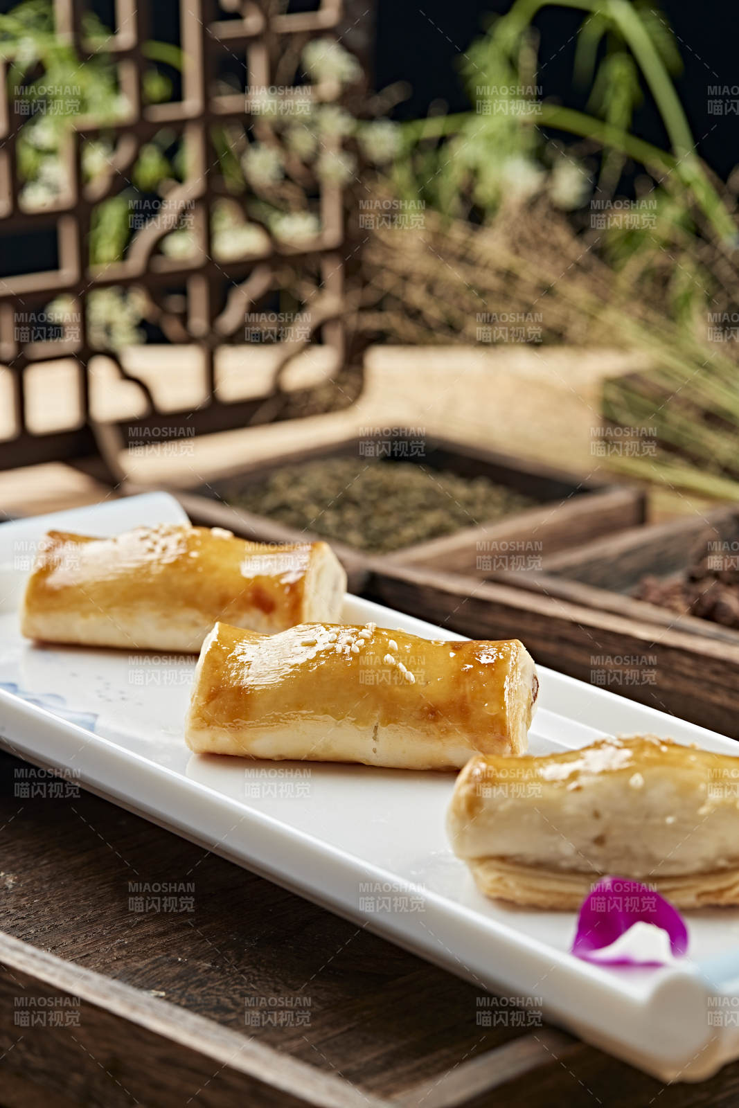 港式茶餐烘焙酥皮牛肉卷