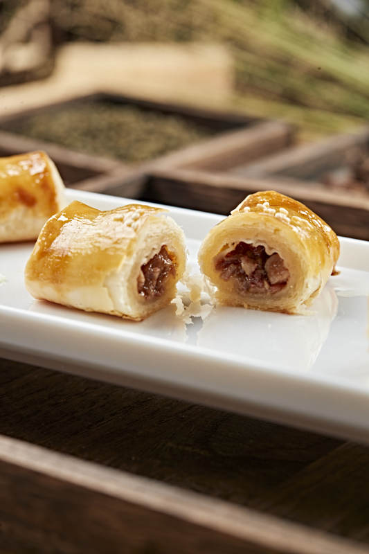 港式茶餐烘焙酥皮牛肉卷