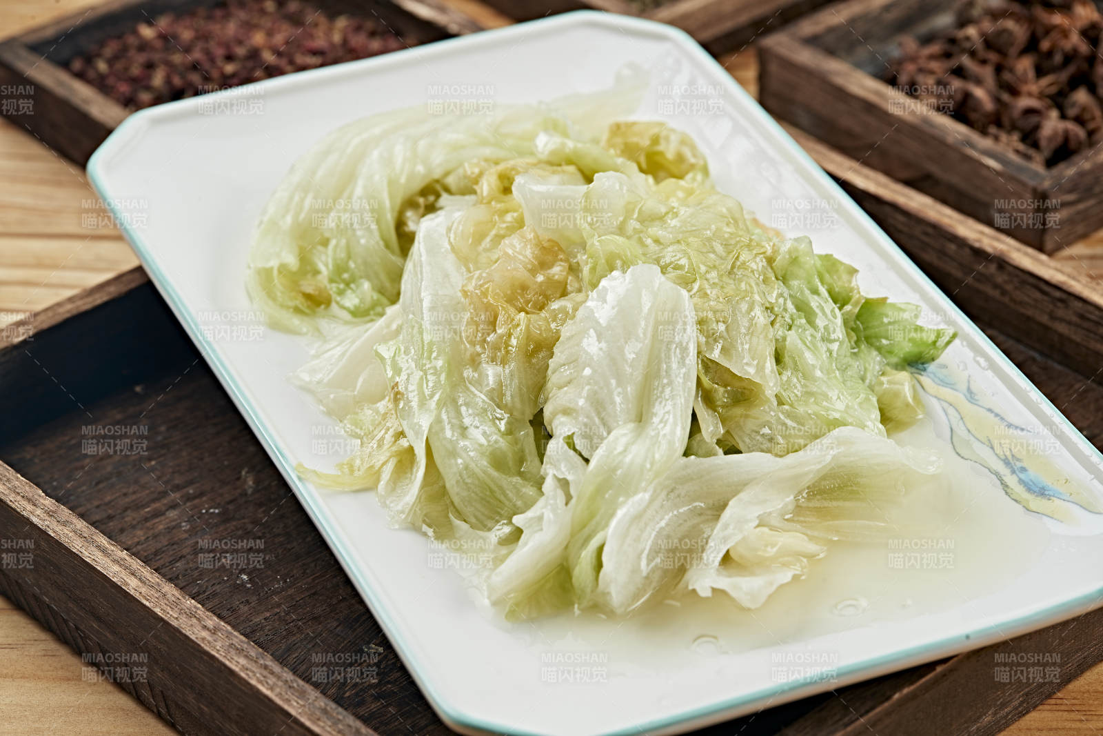 港式茶餐鮮雞湯煮手撕生菜