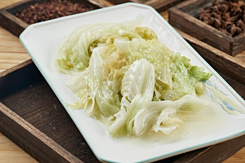 港式茶餐鲜鸡汤煮手撕生菜