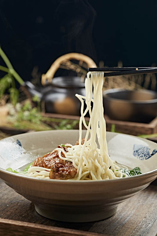 港式茶餐红烧牛腩面