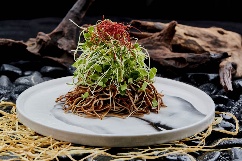 香椿苗凉拌烟熏豆腐丝