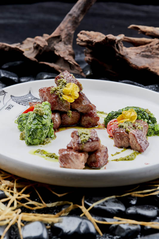 青芥酱菠菜配红烧安格斯牛肋块