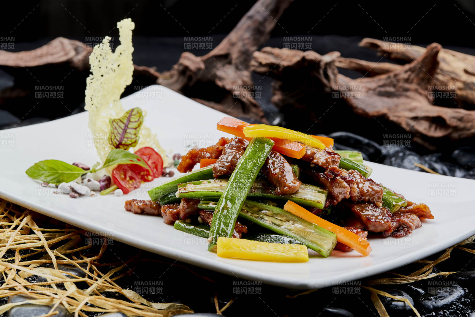 黑胡椒彩椒鮮秋葵醬爆牛柳