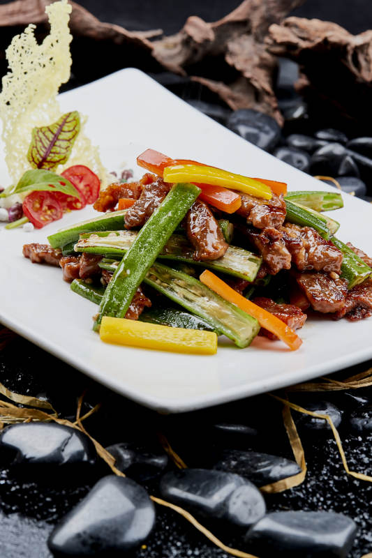 黑胡椒彩椒鮮秋葵醬爆牛柳