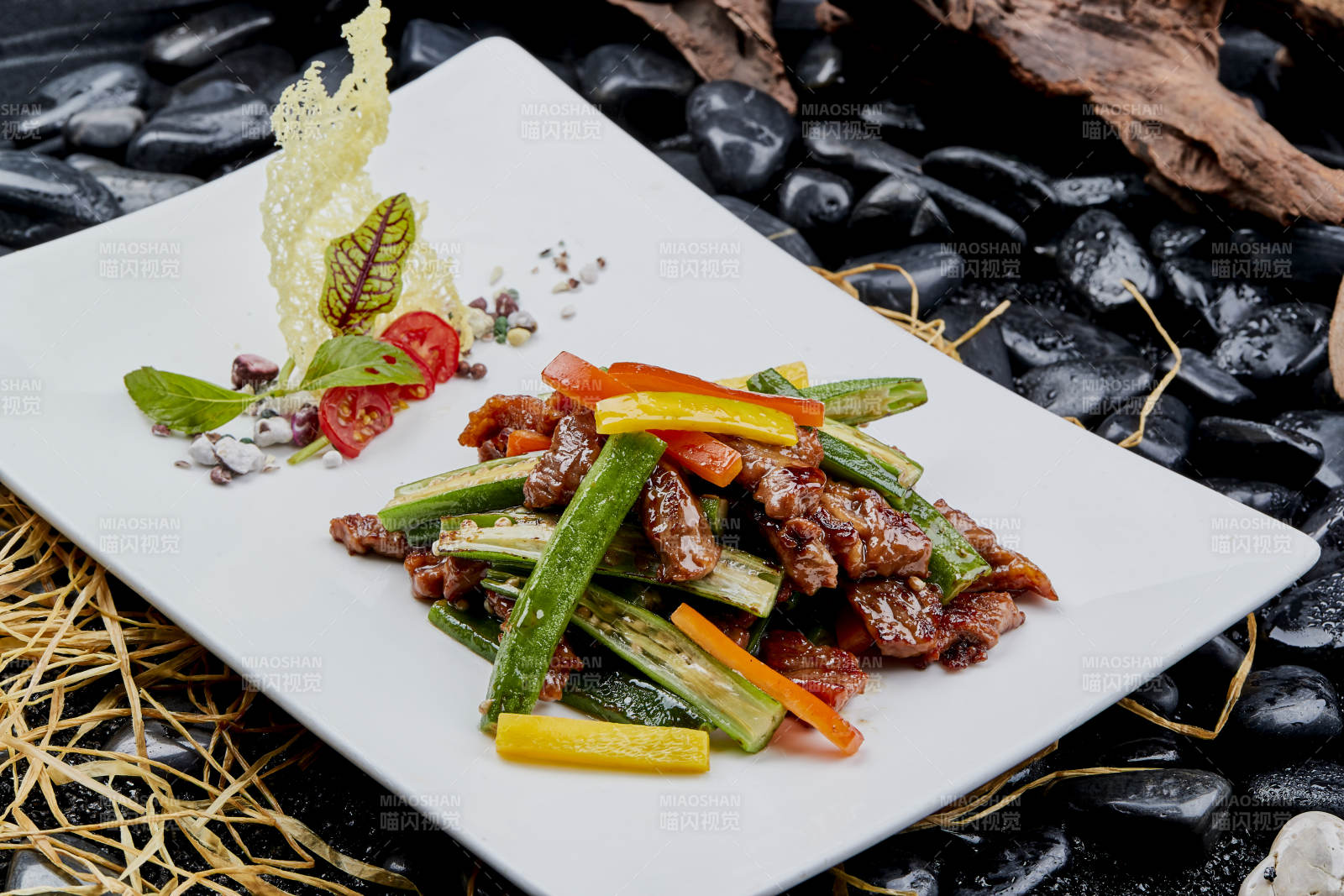 黑胡椒彩椒鮮秋葵醬爆牛柳