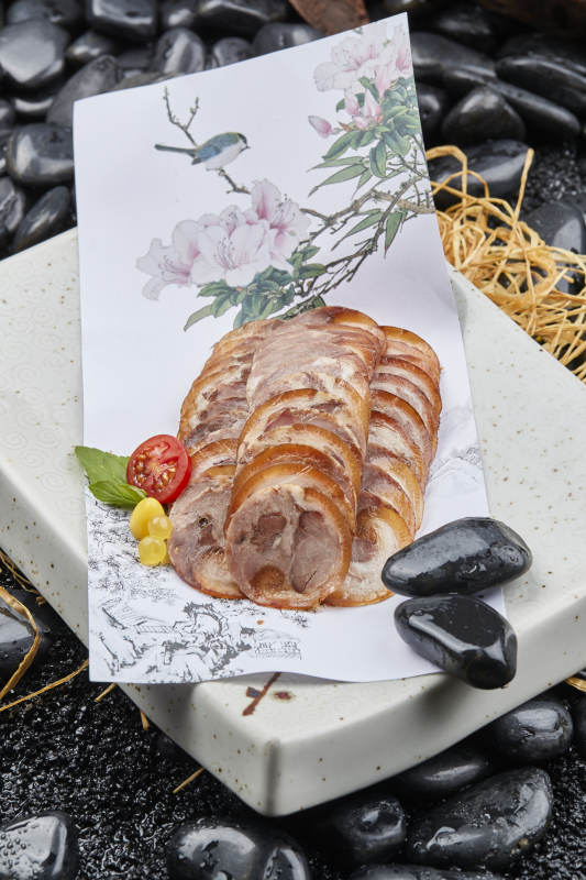 烟熏肘花卷切片