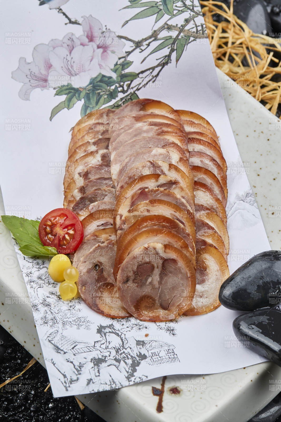 烟熏肘花卷切片