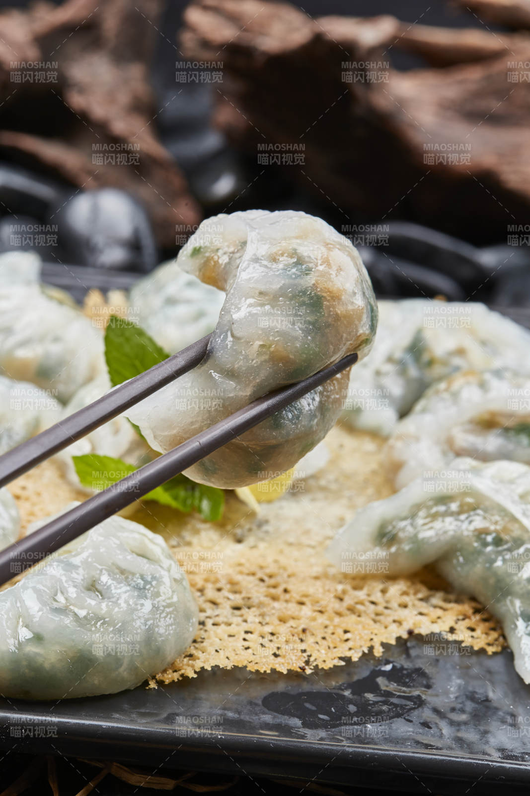 三鲜鸡蛋韭菜虾仁水晶蒸饺