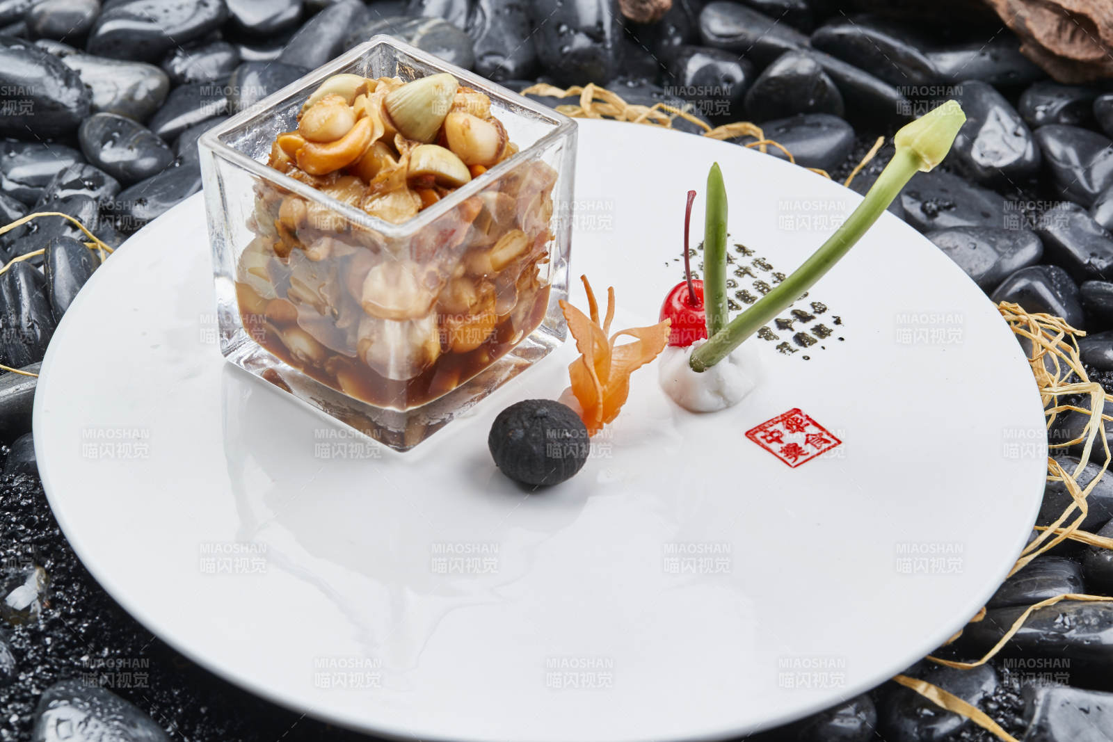 腌渍扇贝肉配腊八蒜