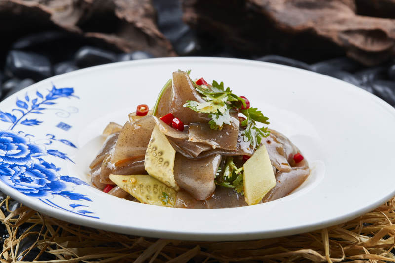 黄瓜片米椒老醋凉拌鱼泥冻