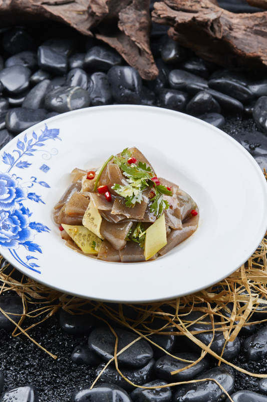 黄瓜片米椒老醋凉拌鱼泥冻