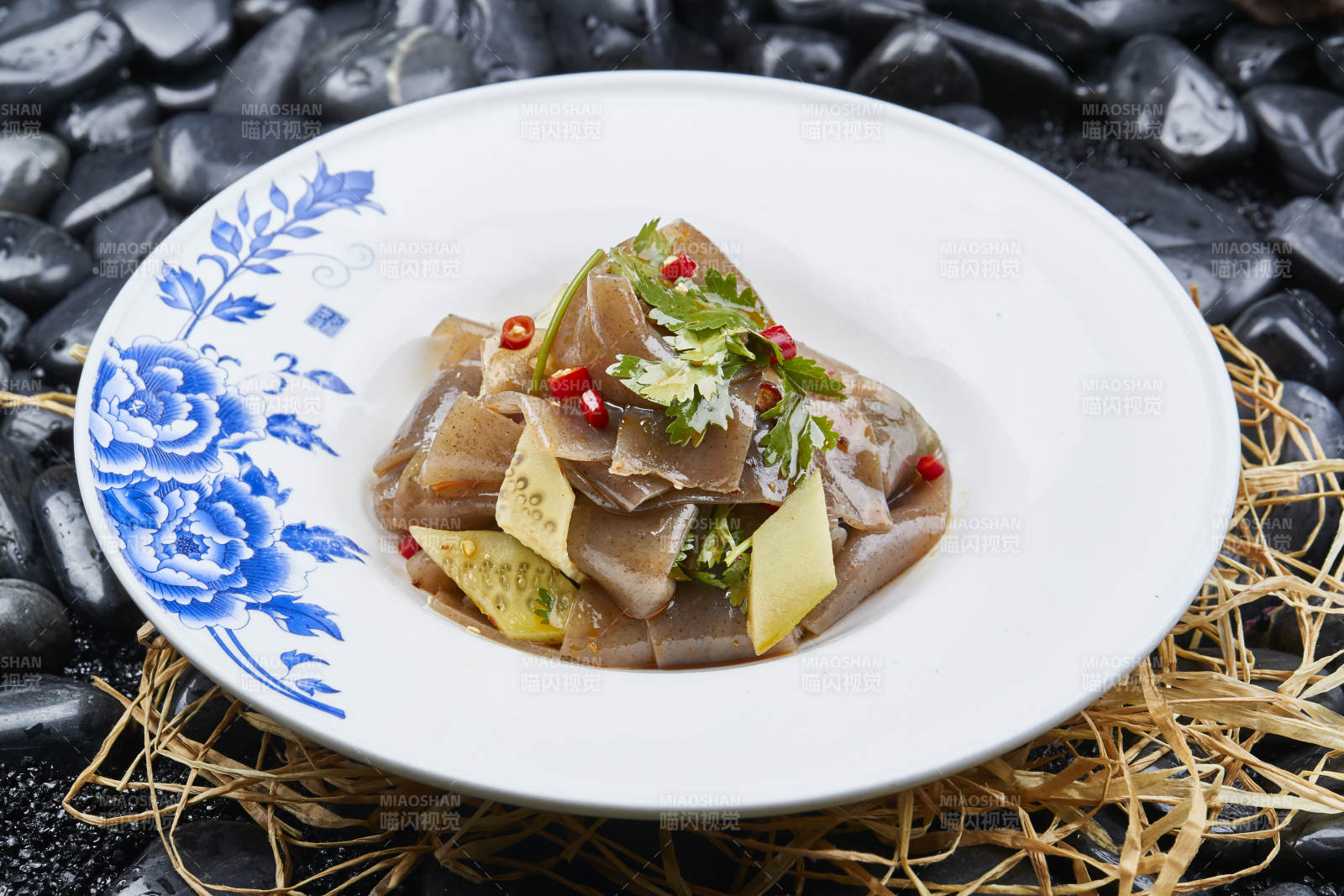 黃瓜片米椒老醋涼拌魚泥凍