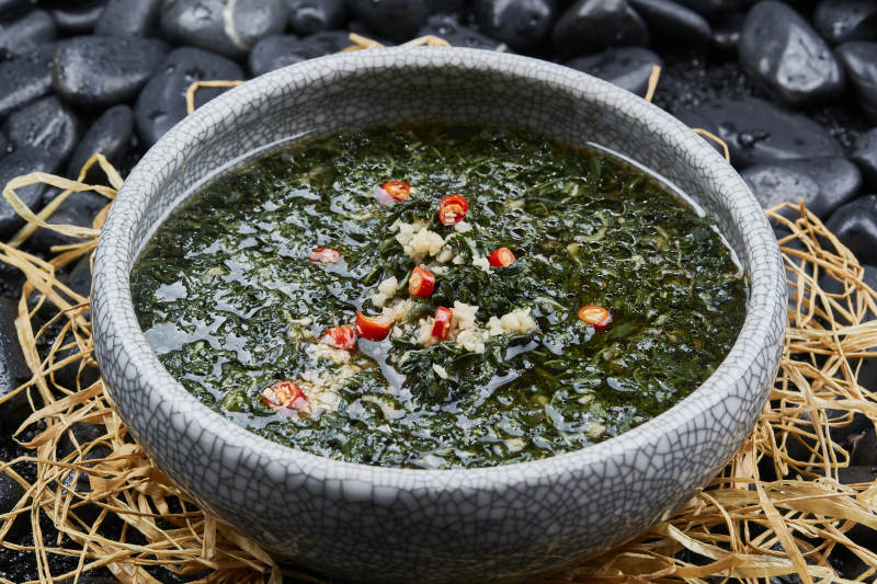 石锅蒜蓉米椒野菜汤