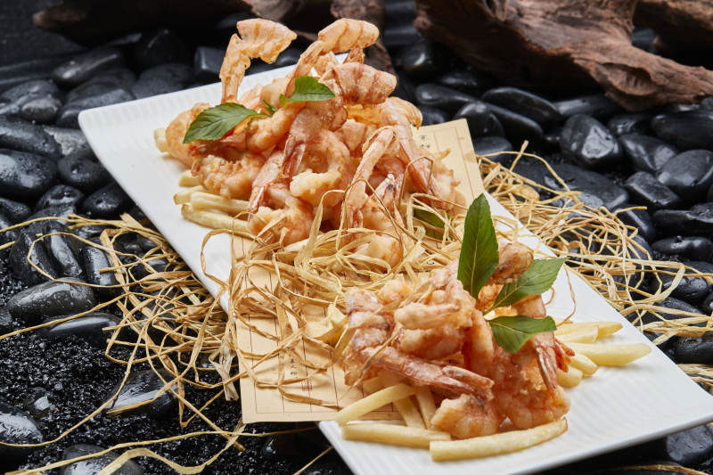 油炸薯条配去头干炸大对虾