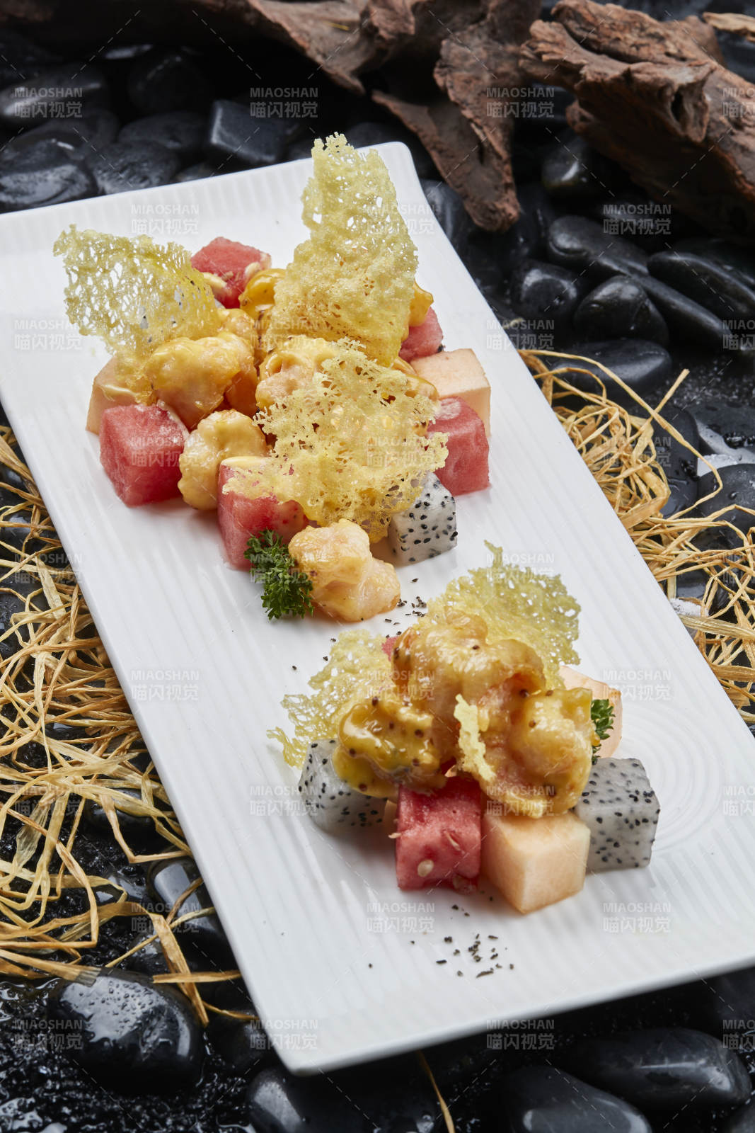 果味软炸大虾球配鲜果粒