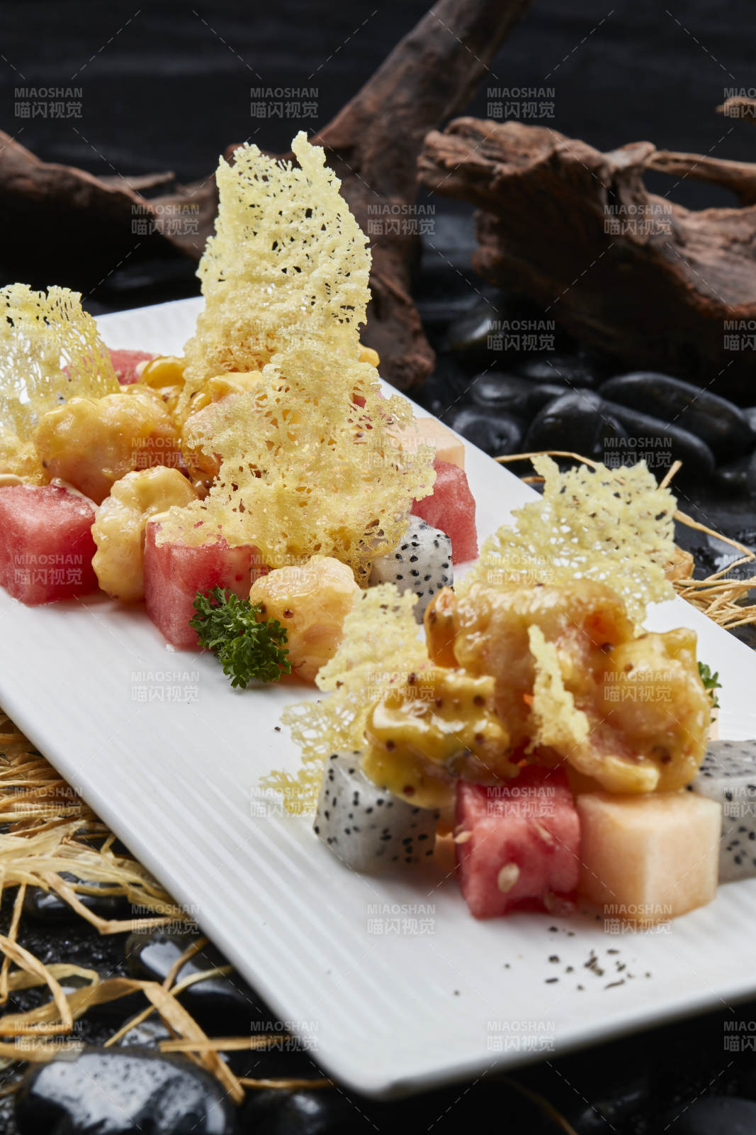 果味软炸大虾球配鲜果粒