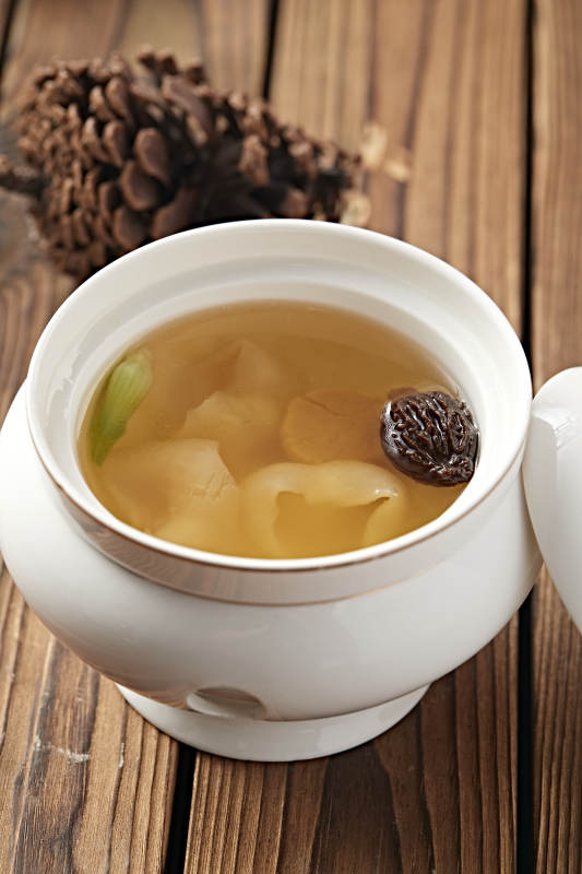 羊肚菌花胶鱼肚瑶柱干贝汤