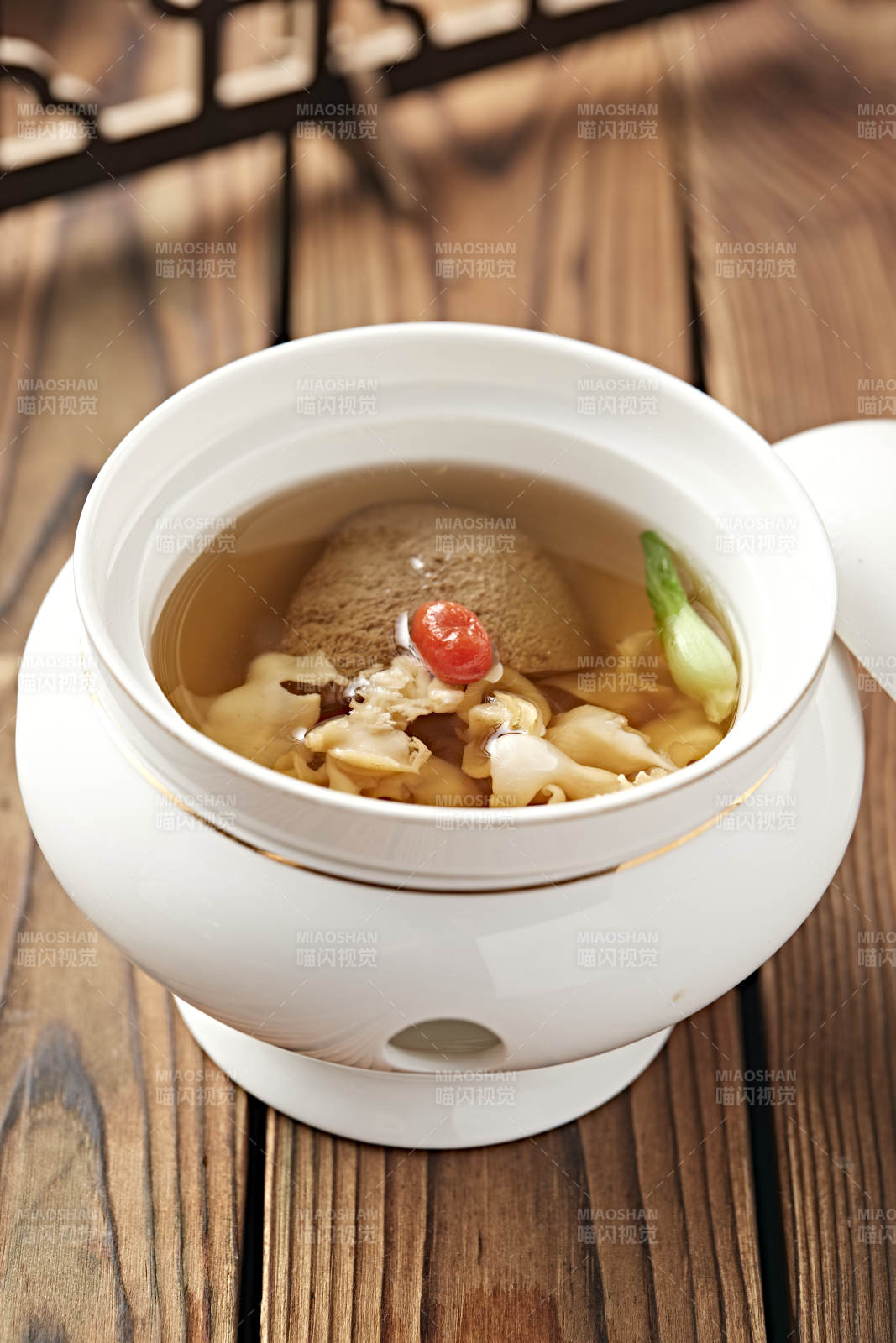 枸杞螺肉猴头菌菇滋补汤