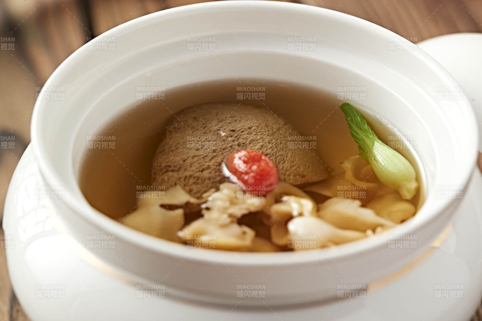 枸杞螺肉猴头菌菇滋补汤