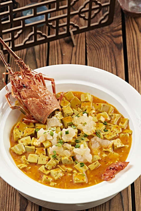 咖喱汁炖澳洲龙虾配鸡蛋豆腐