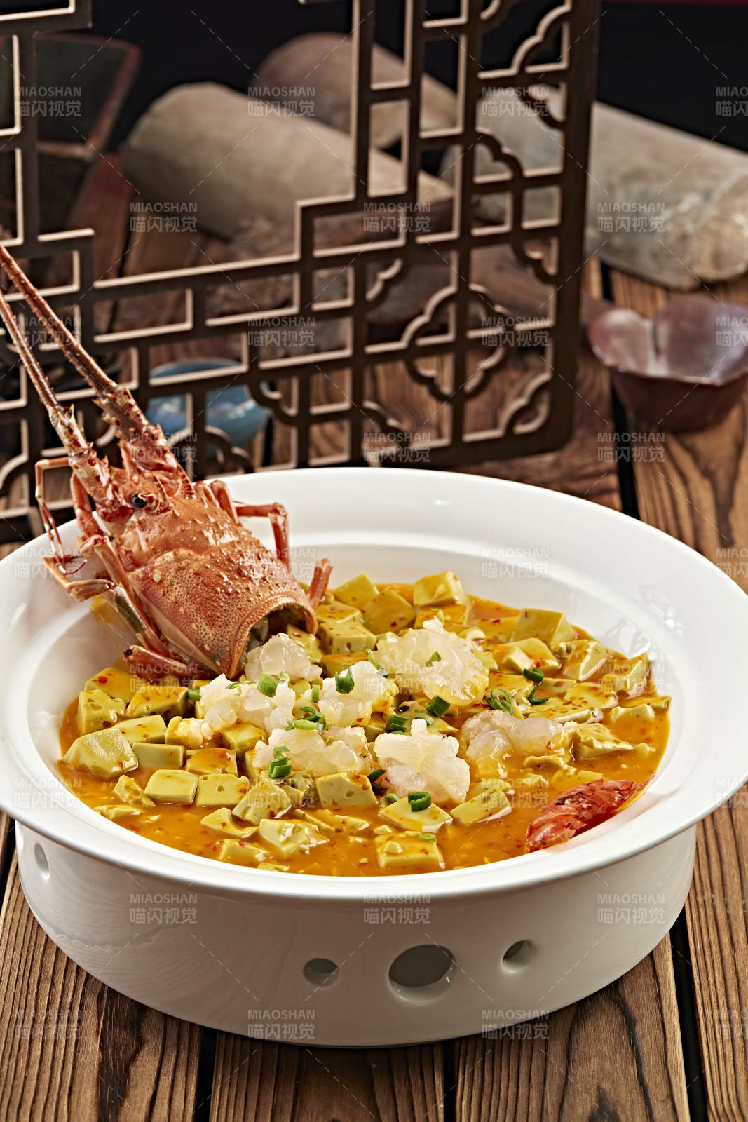 咖喱汁炖澳洲龙虾配鸡蛋豆腐