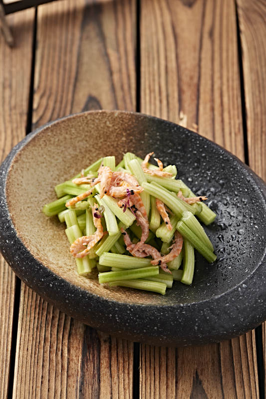 涼拌西芹櫻花蝦干