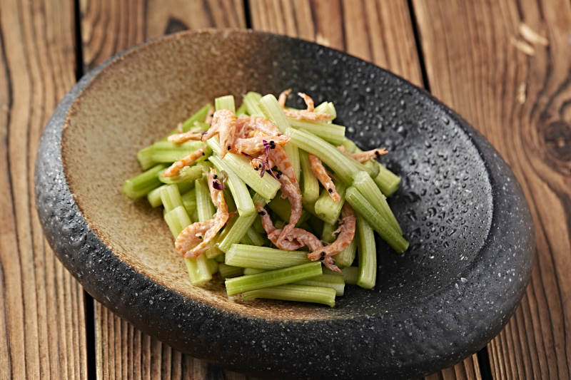 涼拌西芹櫻花蝦干