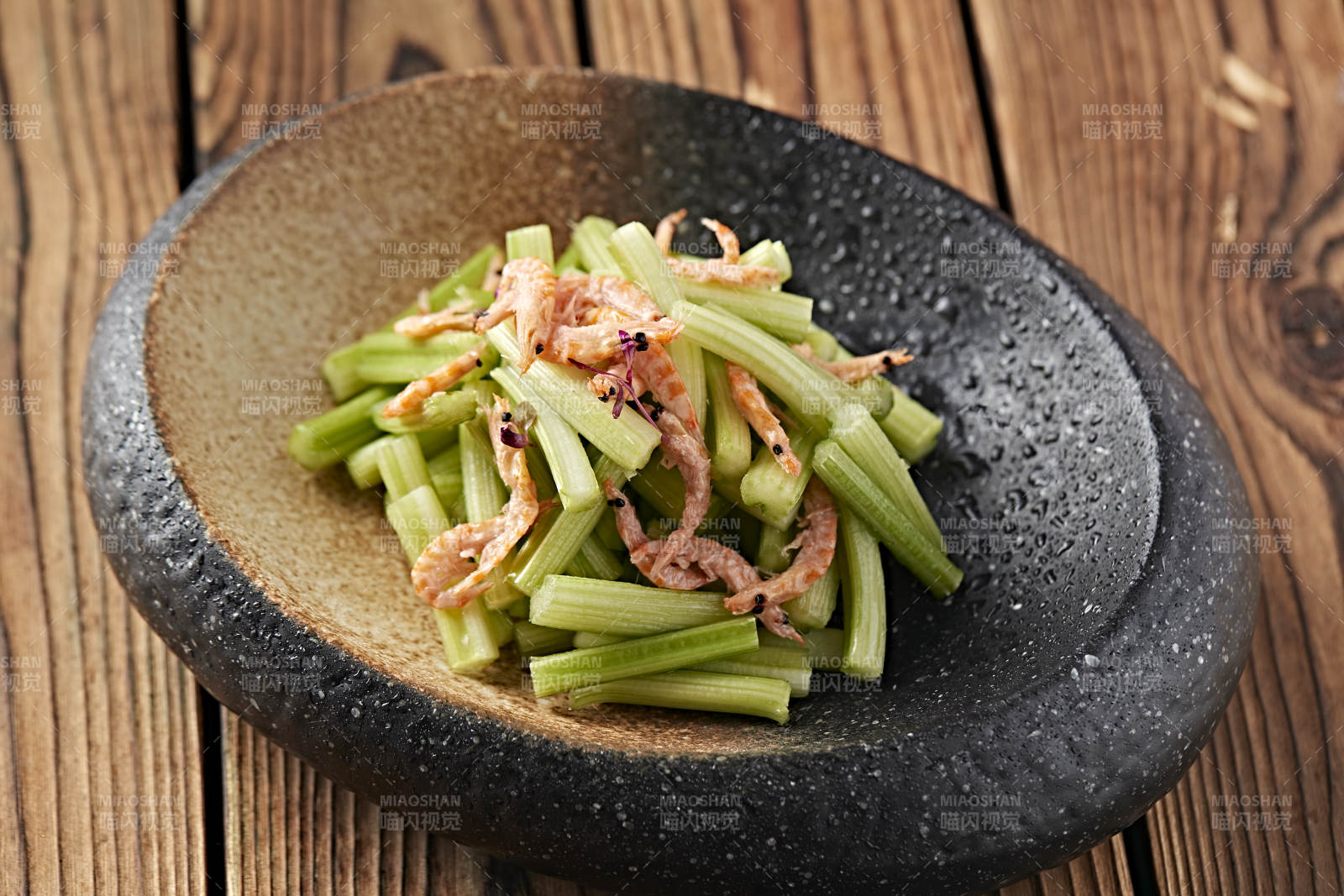 涼拌西芹櫻花蝦干