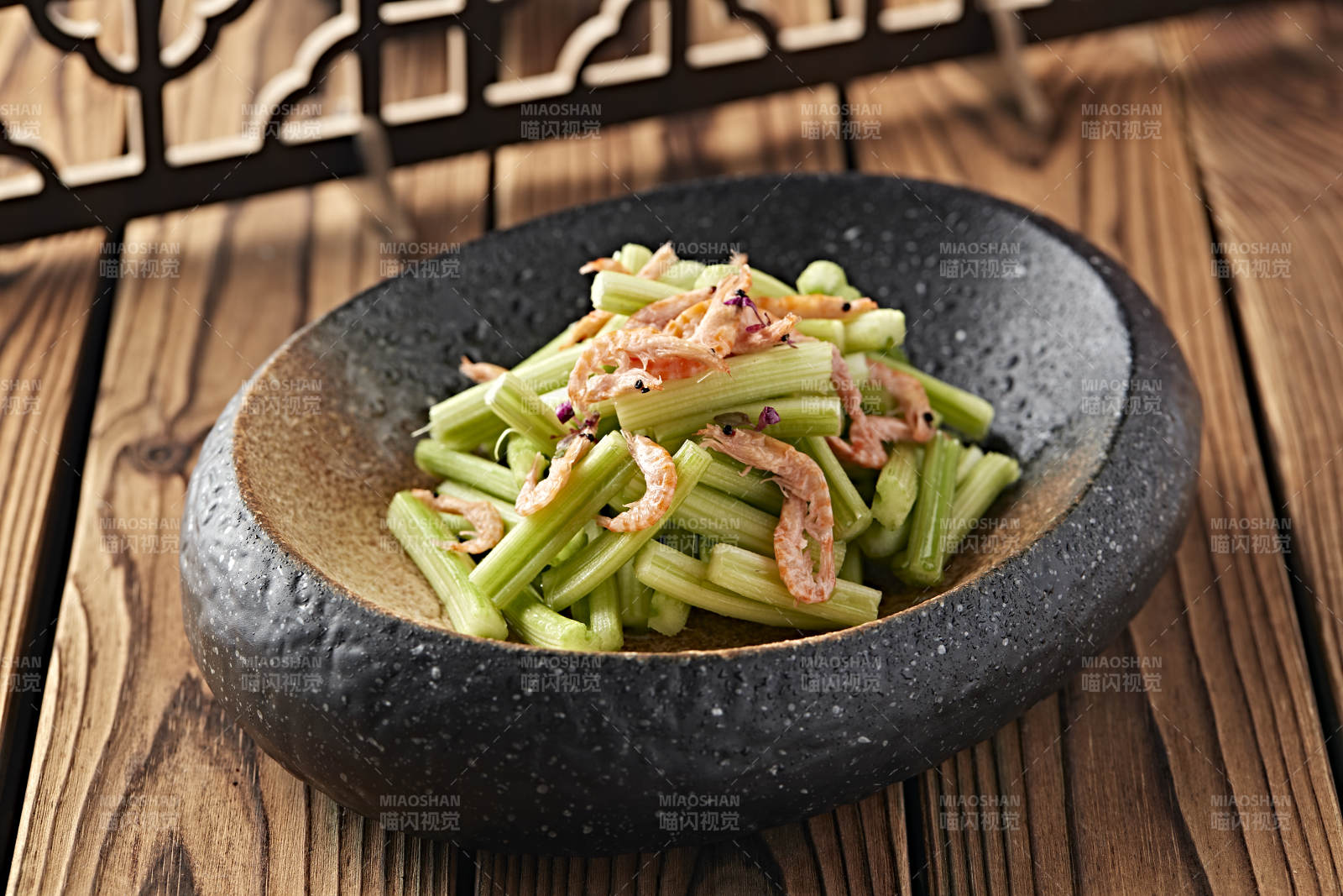 涼拌西芹櫻花蝦干