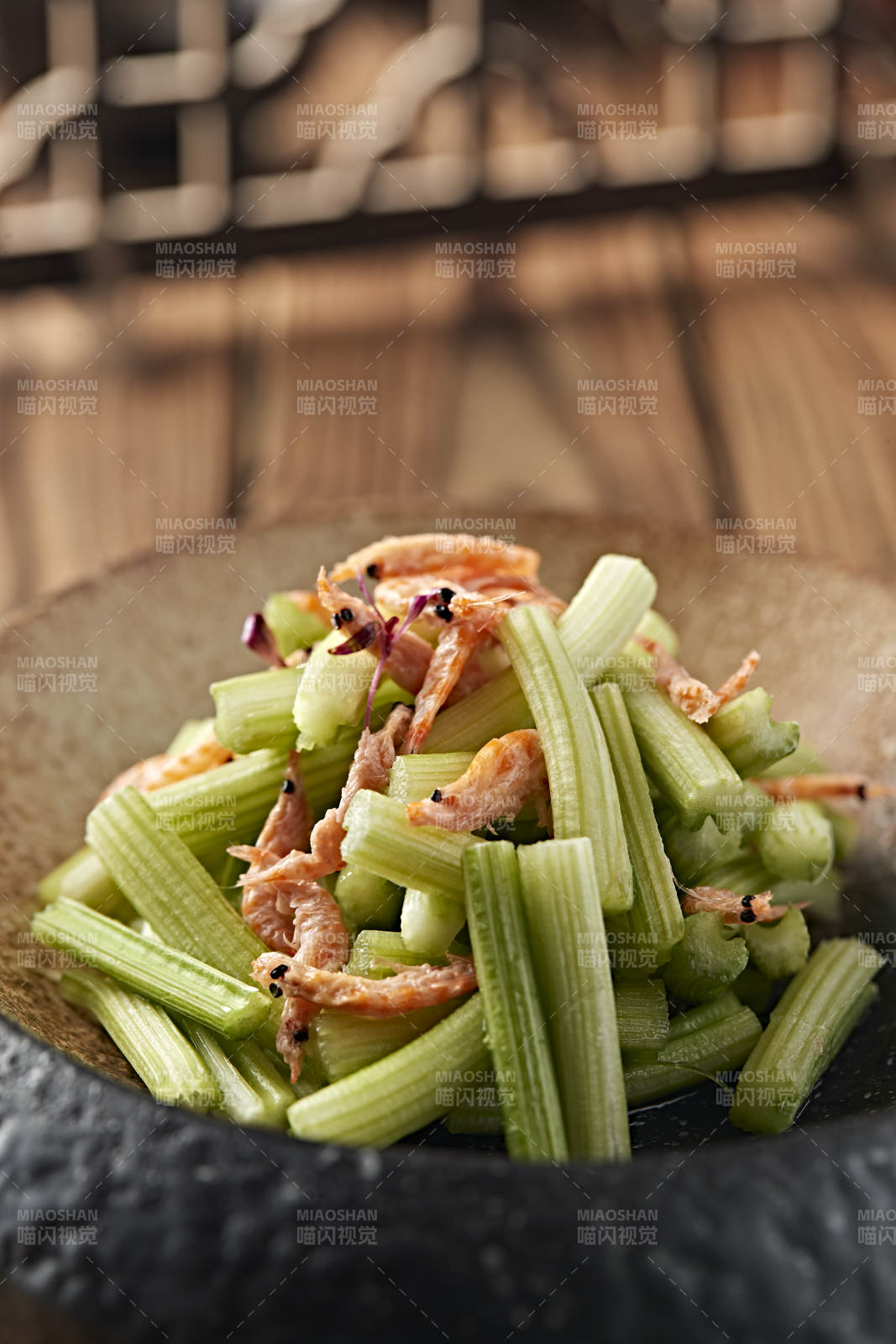 涼拌西芹櫻花蝦干