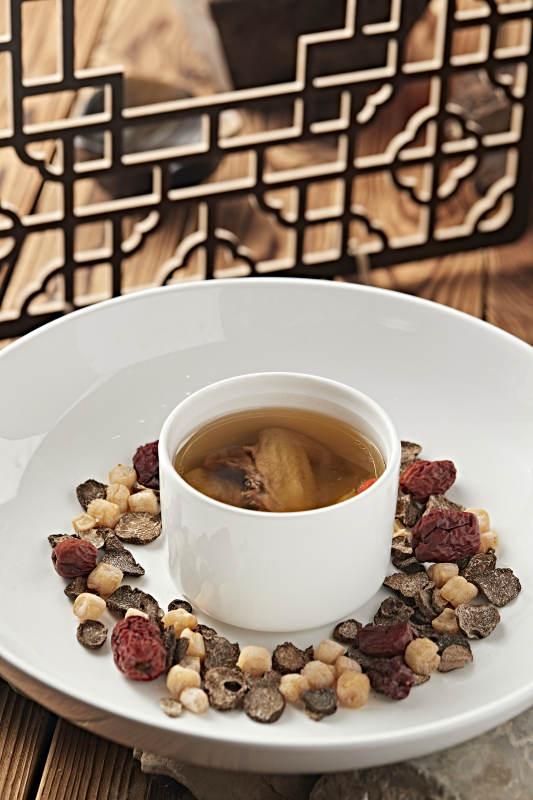 天麻枸杞红枣当归炖老鸡汤