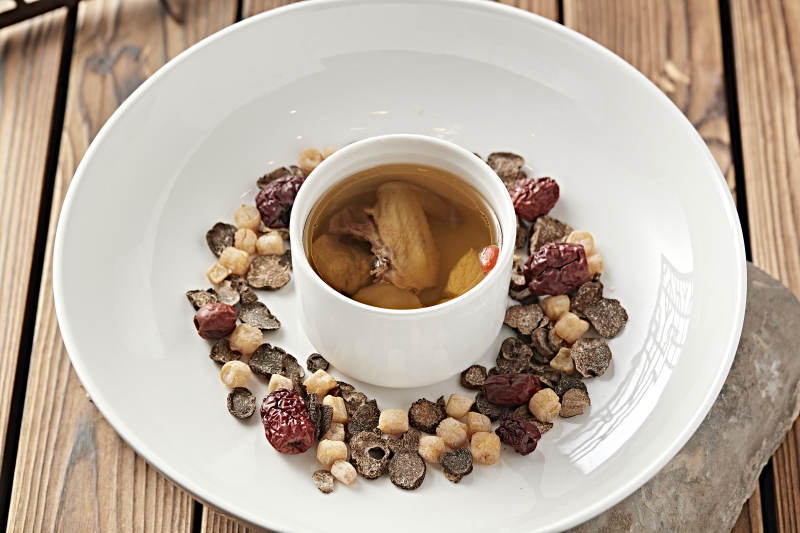 天麻枸杞红枣当归炖老鸡汤