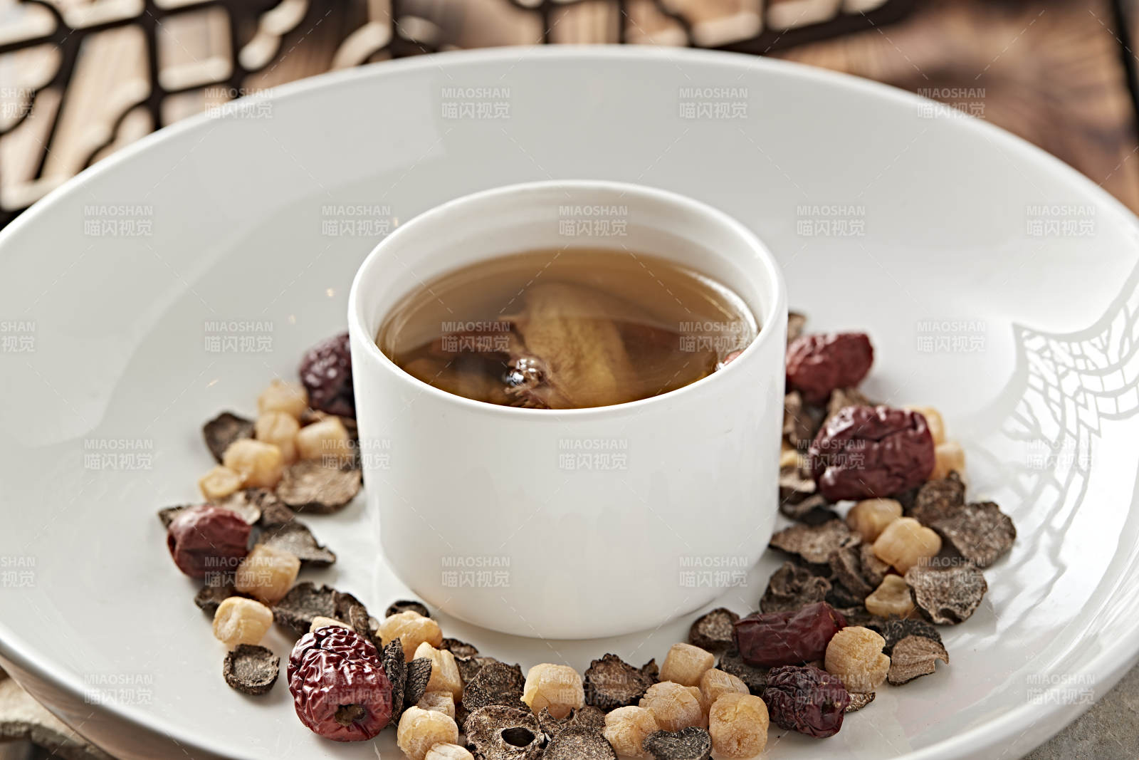 天麻枸杞红枣当归炖老鸡汤