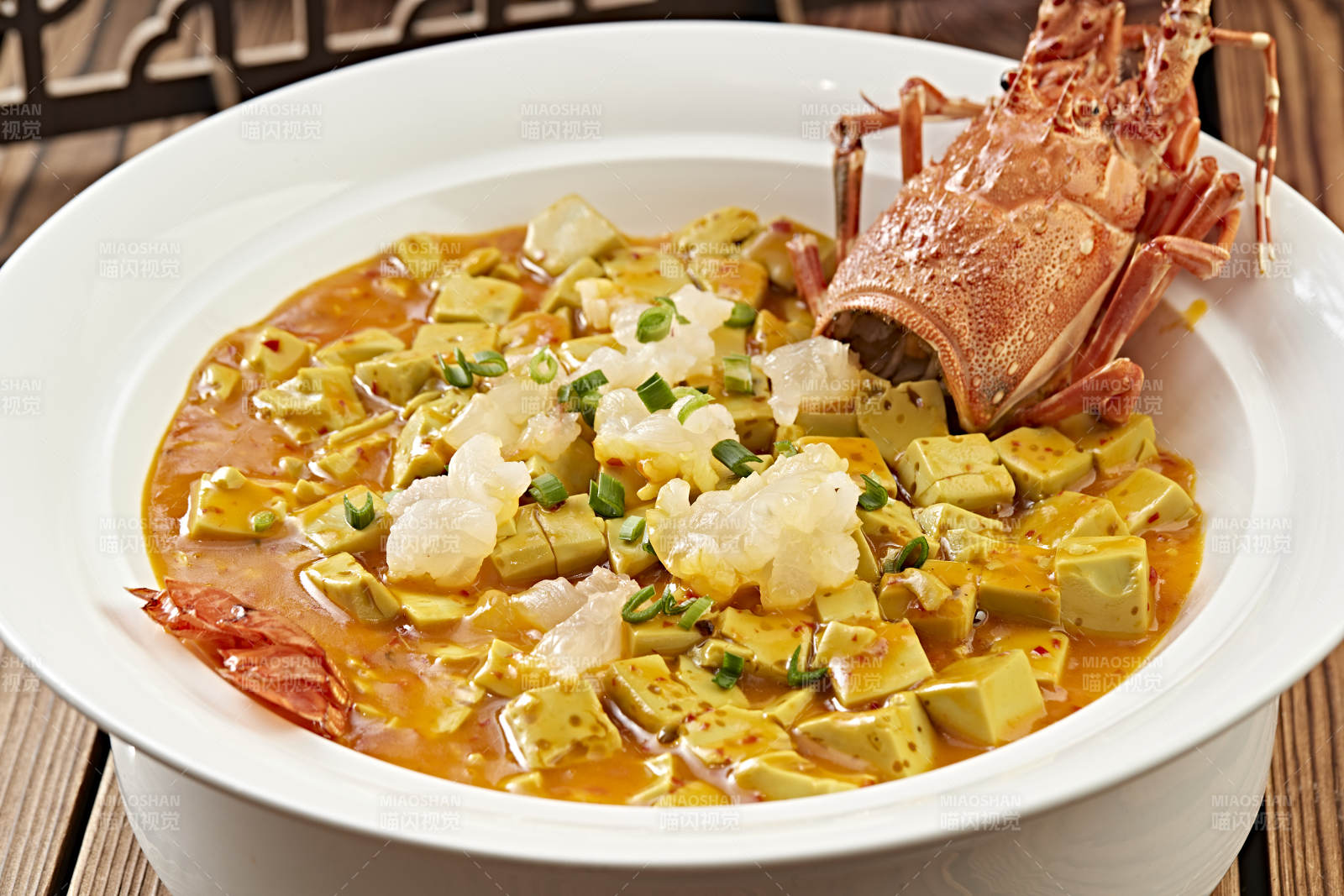 咖喱汁炖澳洲龙虾配鸡蛋豆腐