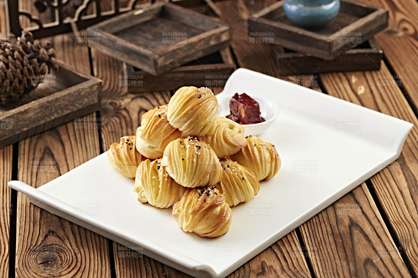 烘烤麻油小花卷