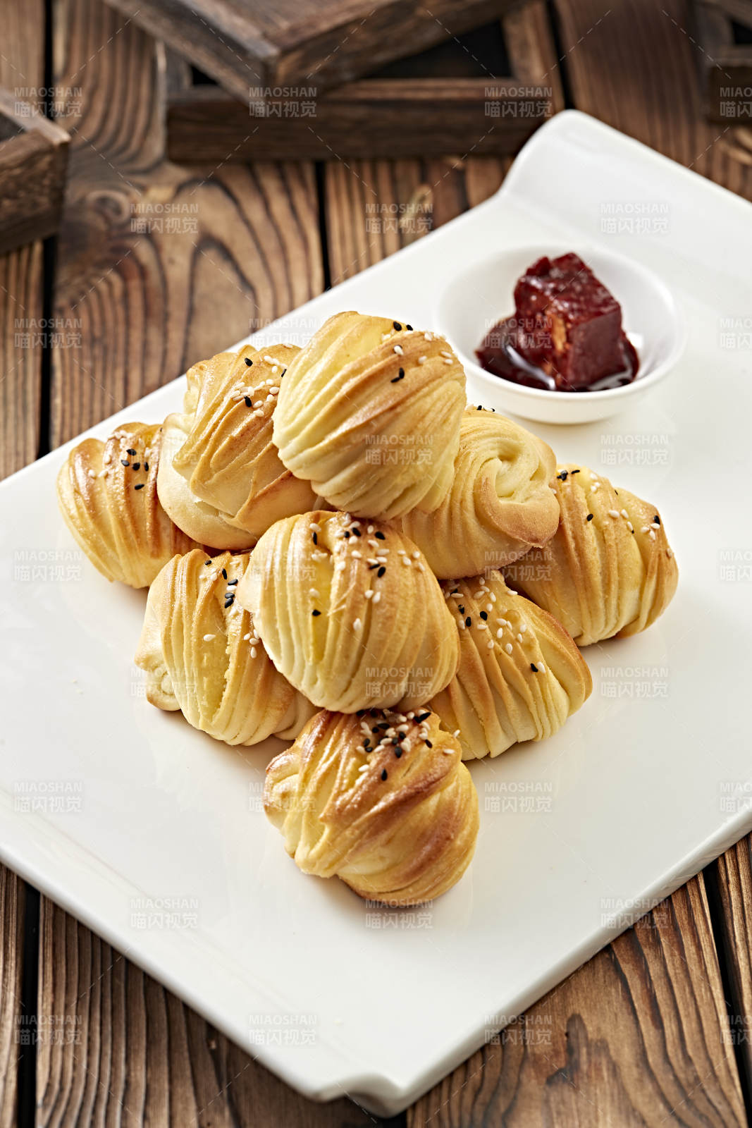 烘烤麻油小花卷