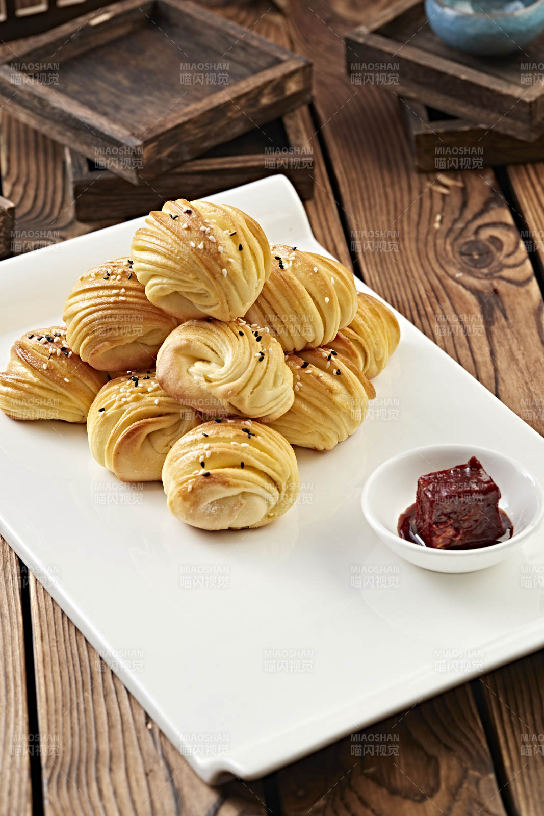 烘烤麻油小花卷