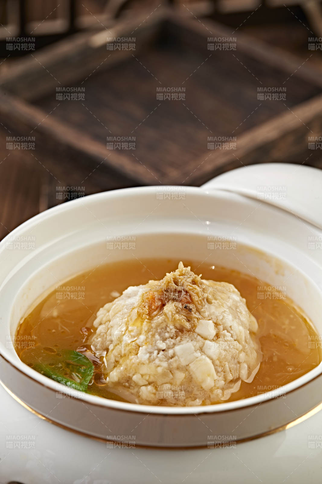 位菜浓鸡汤炖葵花大斩肉狮子头