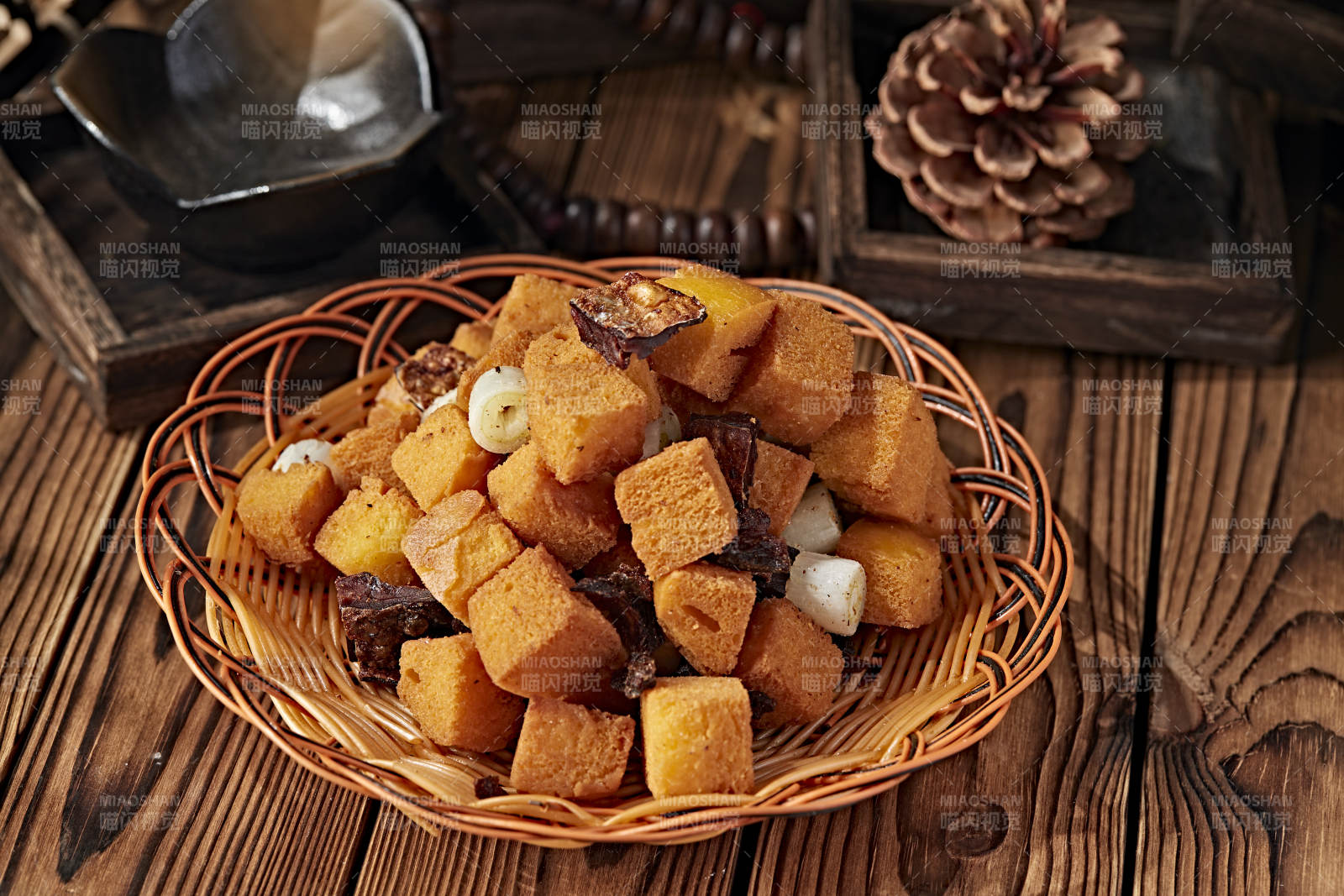 蔥香油炸咸魚饅頭粒