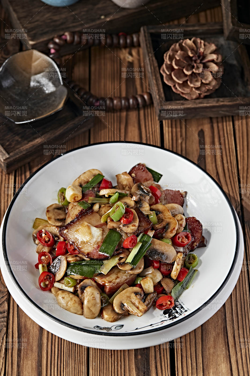 湘味米椒蒜香口蘑炒腊肉