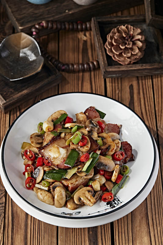 湘味米椒蒜香口蘑炒腊肉