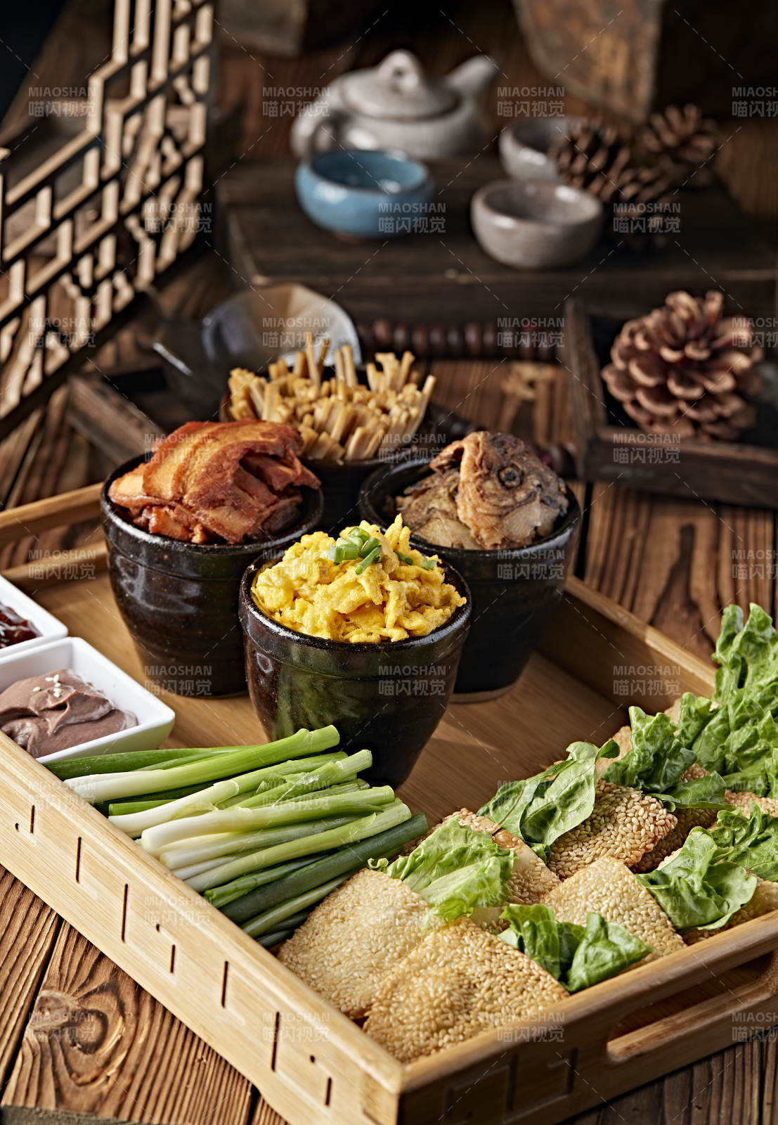 传统四大缸配配芝麻口袋饼蘸酱菜