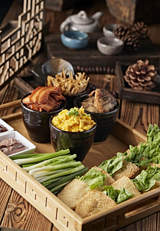 传统四大缸配配芝麻口袋饼蘸酱菜