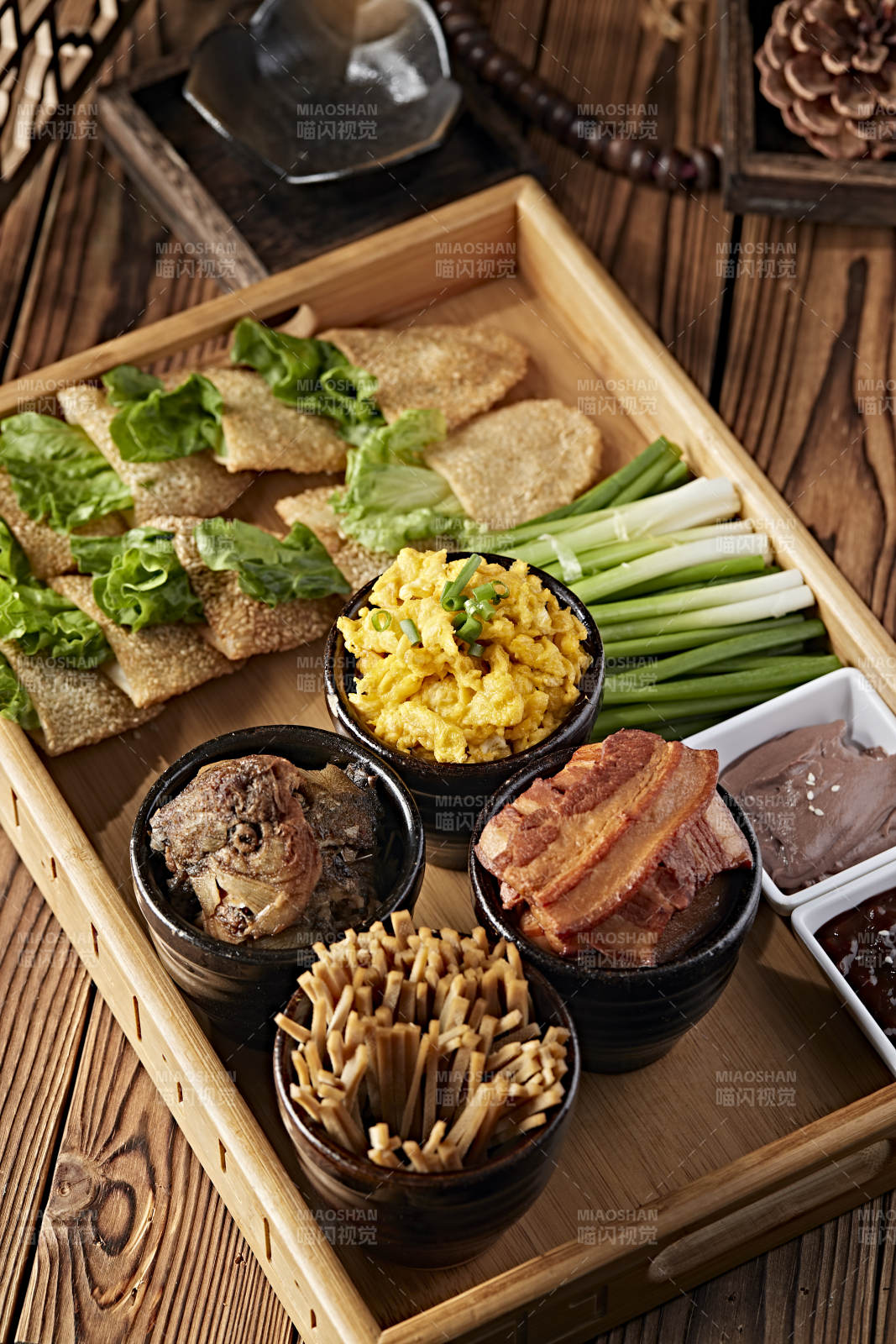 传统四大缸配配芝麻口袋饼蘸酱菜